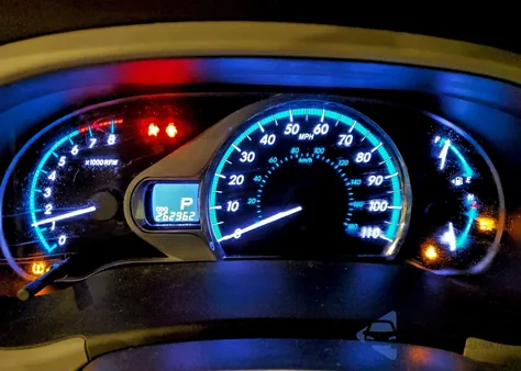 2012 Toyota Sienna Xle z USA, uszkodzony, nr VIN 5TDYK3DC3CS261837